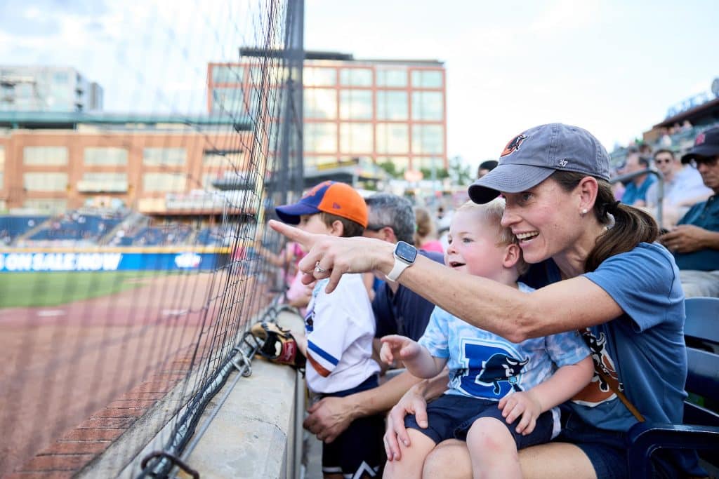 Family pointing at Bulls game